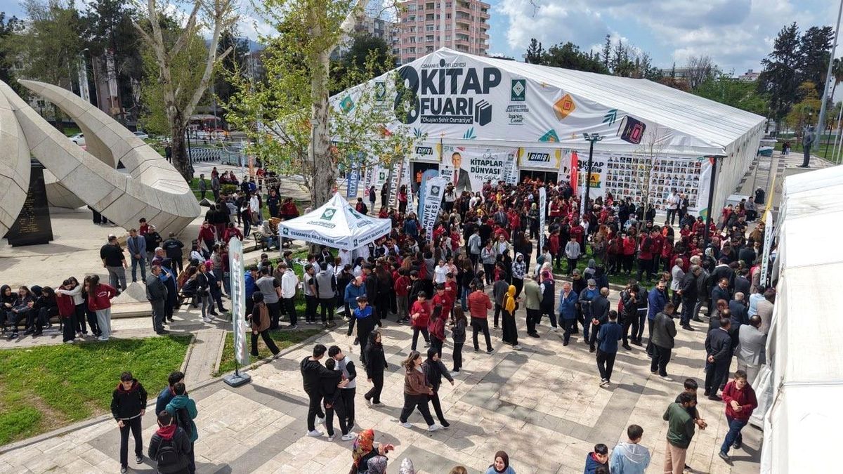 Osmaniye\'de 8. Kitap Fuarı yoğun ilgiyle açıldı