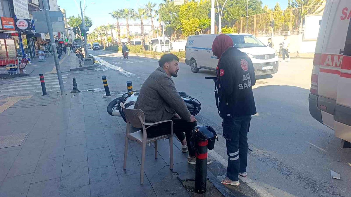Manavgat\'ta Motosiklet ve Otomobil Çarpıştı