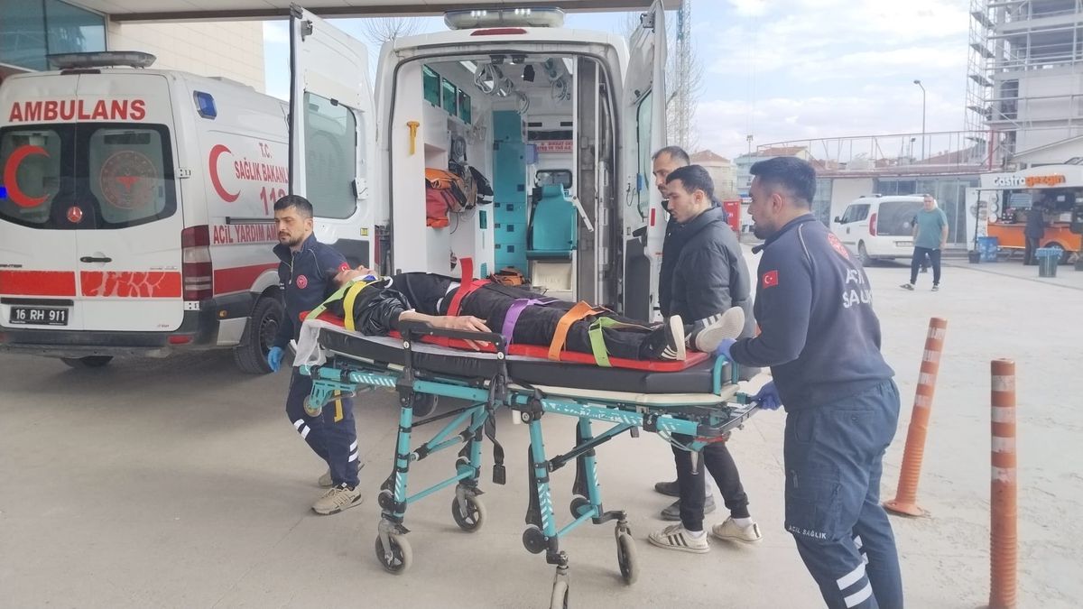 Bursa\'da Motosiklet Kazası: 2 Yaralı