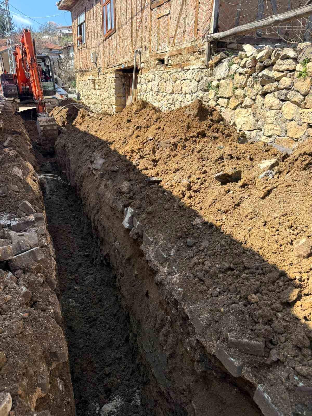 Saraycık\'ta Su ve Kanalizasyon Hatları Yenilendi