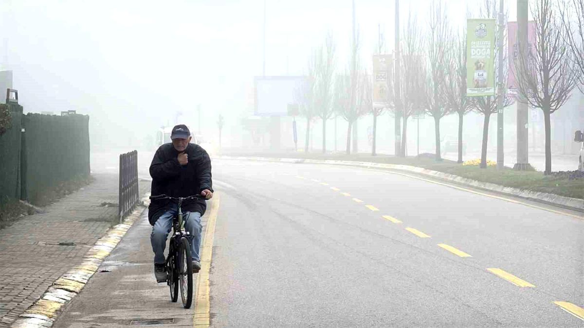 Sakarya\'da Yoğun Sis, Görüş Mesafesi 10 Metreye Düştü