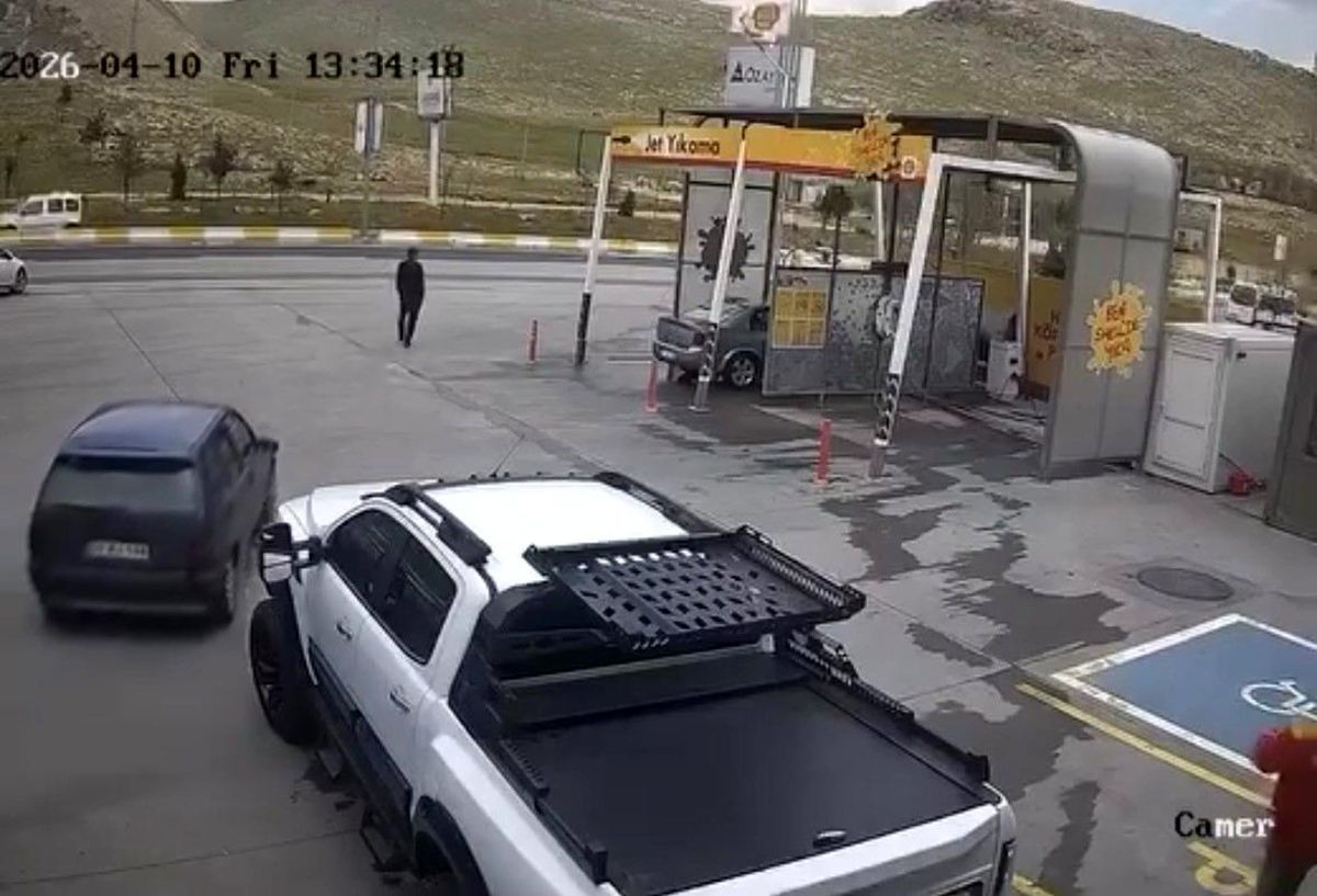 Mardin\'de Kontrolden Çıkan Araç Anayola İlerledi