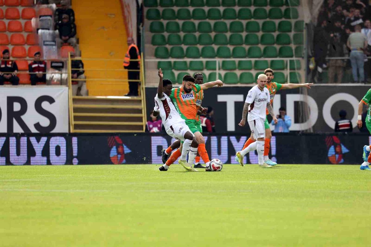 Alanyaspor - Trabzonspor: İlk Yarısı 0-0 Sona Erdi