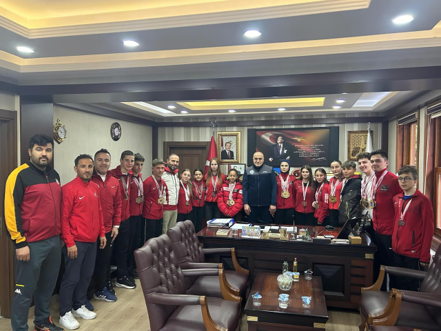 Türkiye şampiyonu kayak takımından anlamlı ziyaret