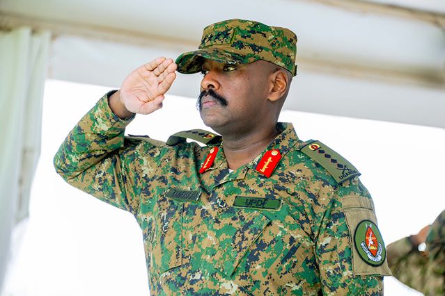 Türkiye’yi tehdit eden küstah general el yükseltti