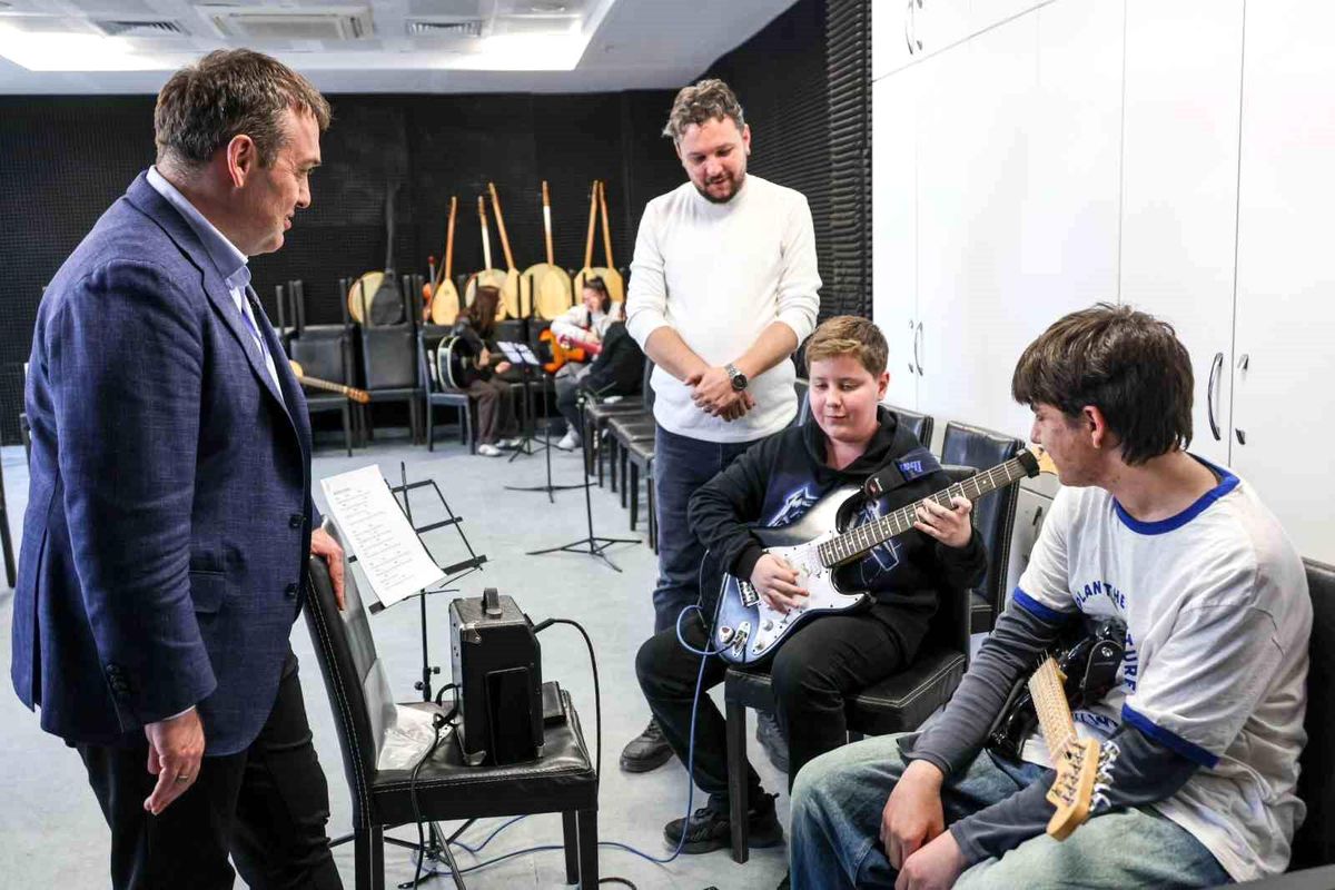 Vali Sözer Gençlik Merkezi\'ni Ziyaret Etti