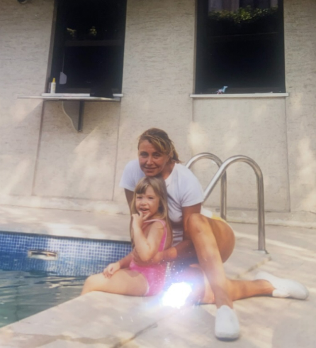 Yasmin Erbil’den çocukluk itirafı: Annem benden güzel diye ağladım