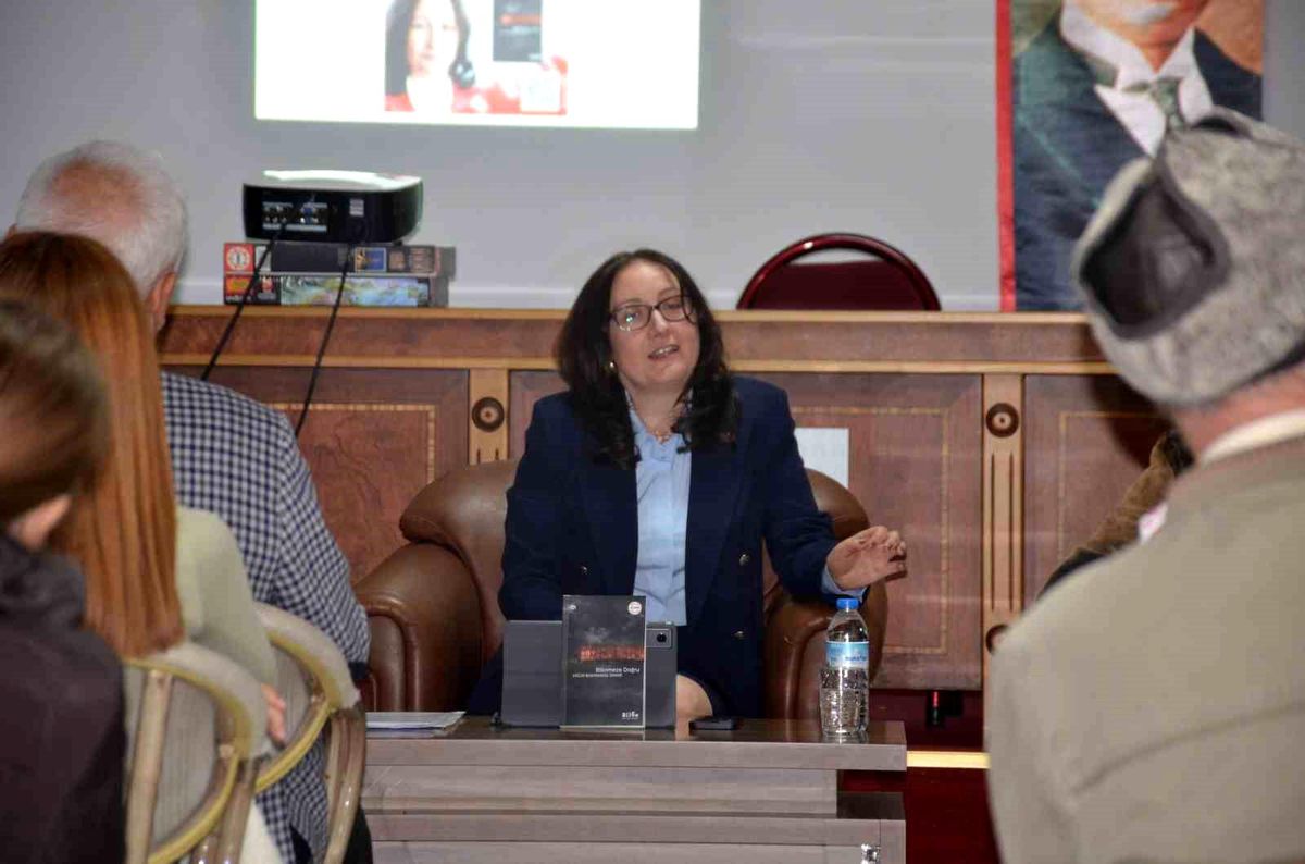 Hülya Başarangil Demir Bilecik\'te Okuyucularla Buluştu