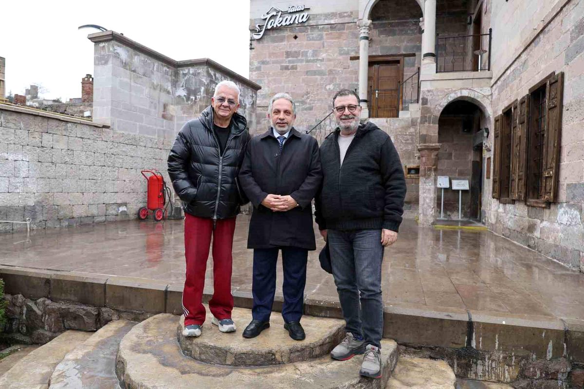 Zafer Algöz\'den Sahaaflar Çarşısı\'na tam not