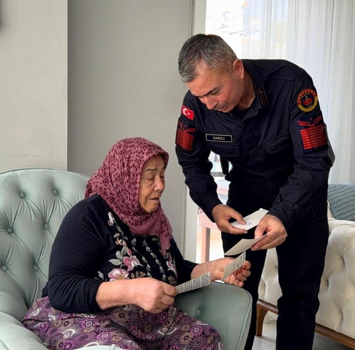 30 yıl önce şehit olan askerin silah arkadaşından şehit annesine duygulandıran ziyaret
