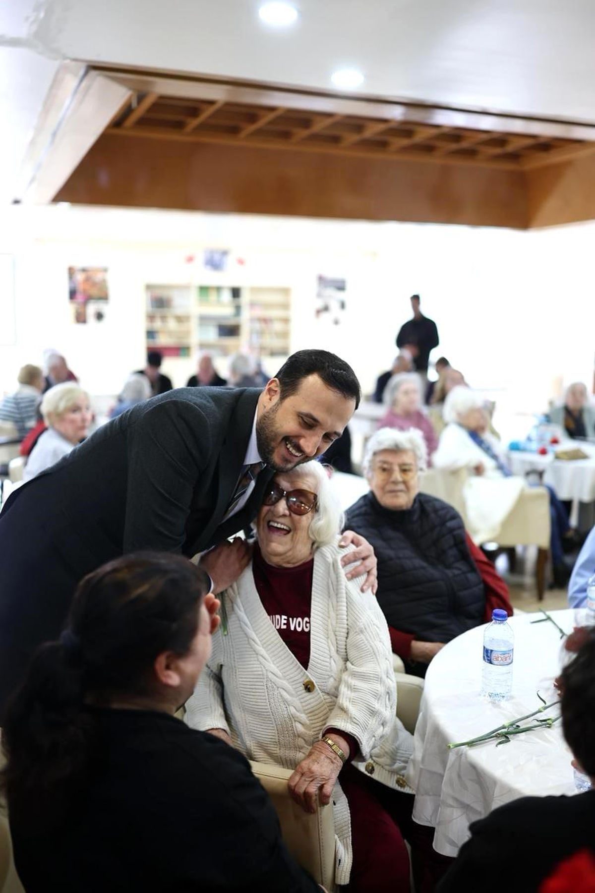 Huzurevi Ziyaretinde Erdoğan’a Sevgi Dolu Anlar