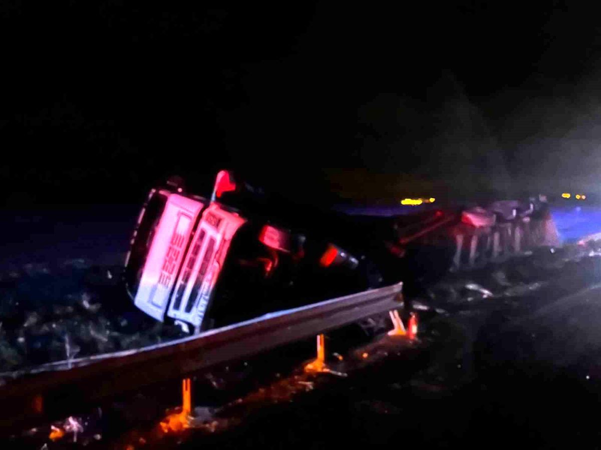 Aşkale\'de Zincirleme Kaza: 4 Jandarma Yaralı