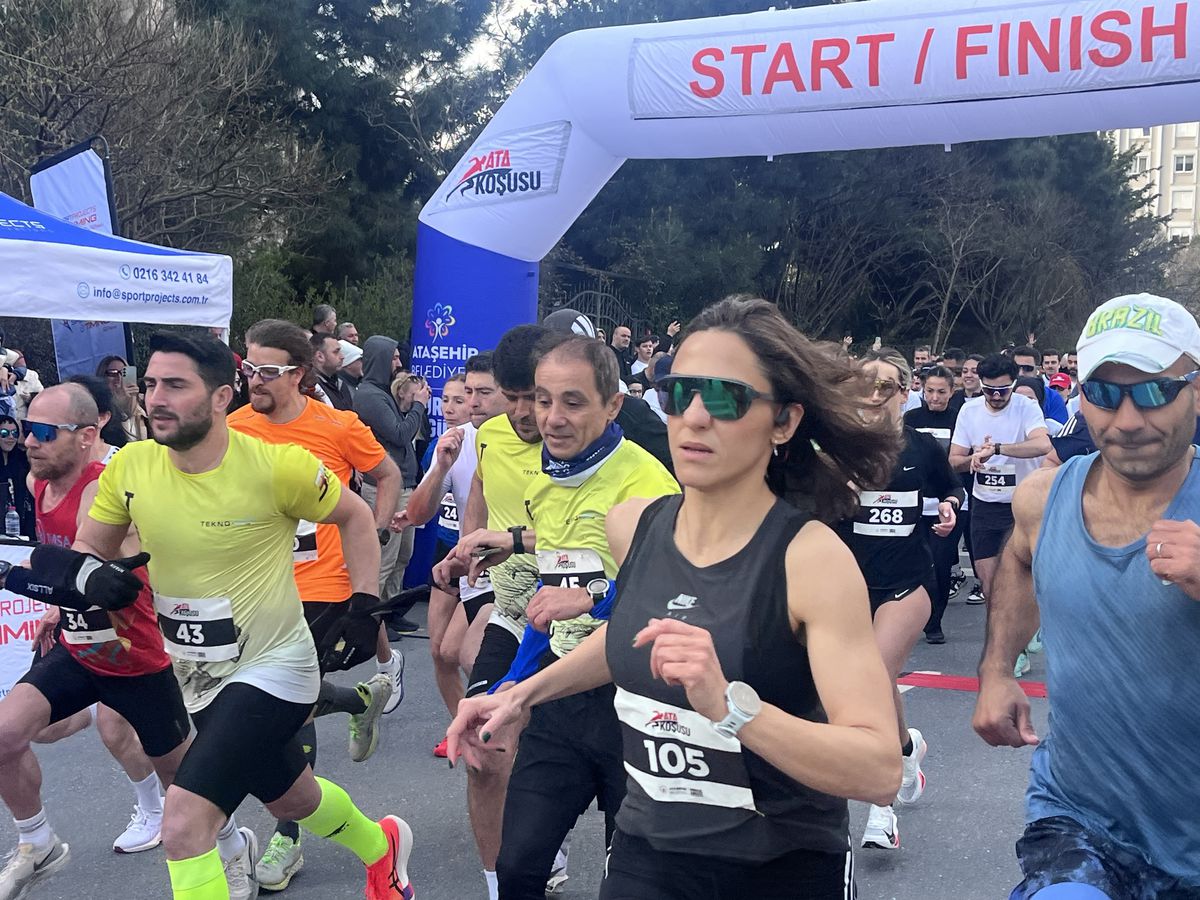 Ata Koşusu Renkli Görüntülere Sahne Oldu