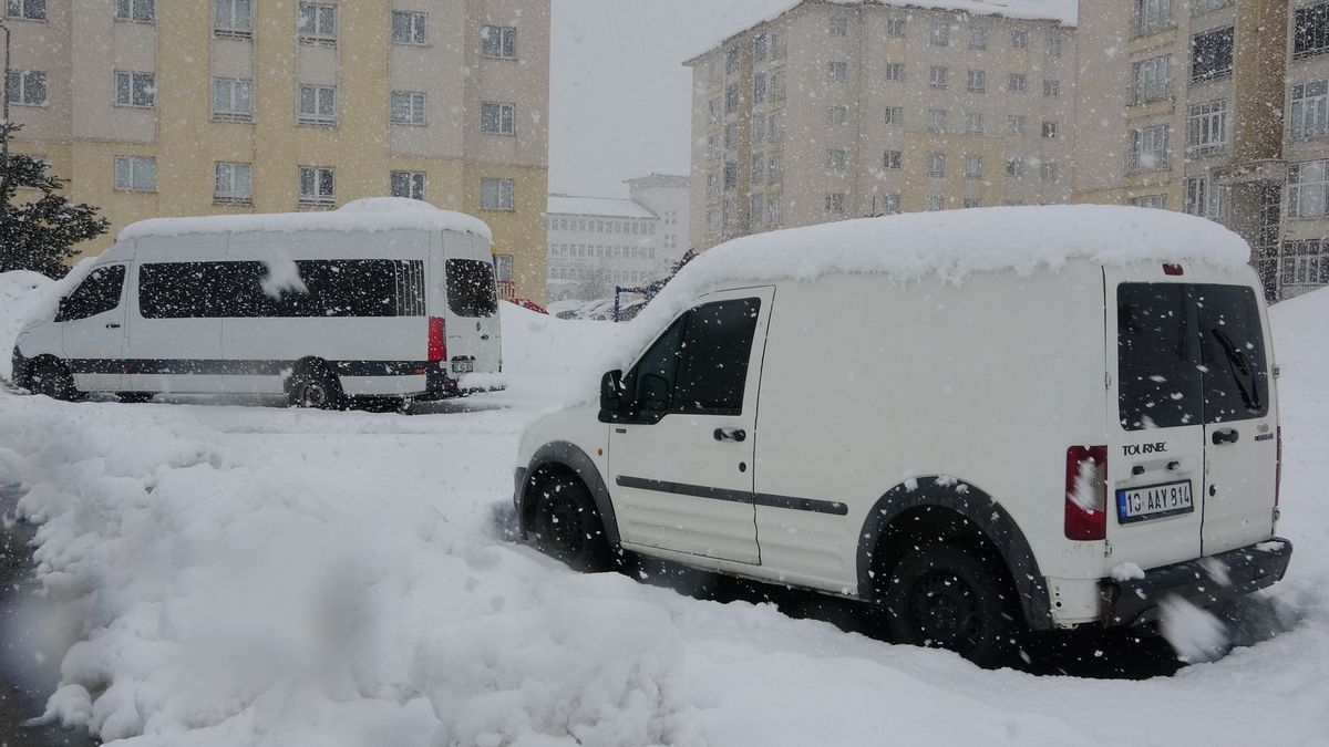 Bitlis\'te 82 Köy Yolu Kapandı