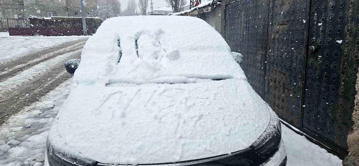 Bulanık\'ta nisan ayında kar sürprizi