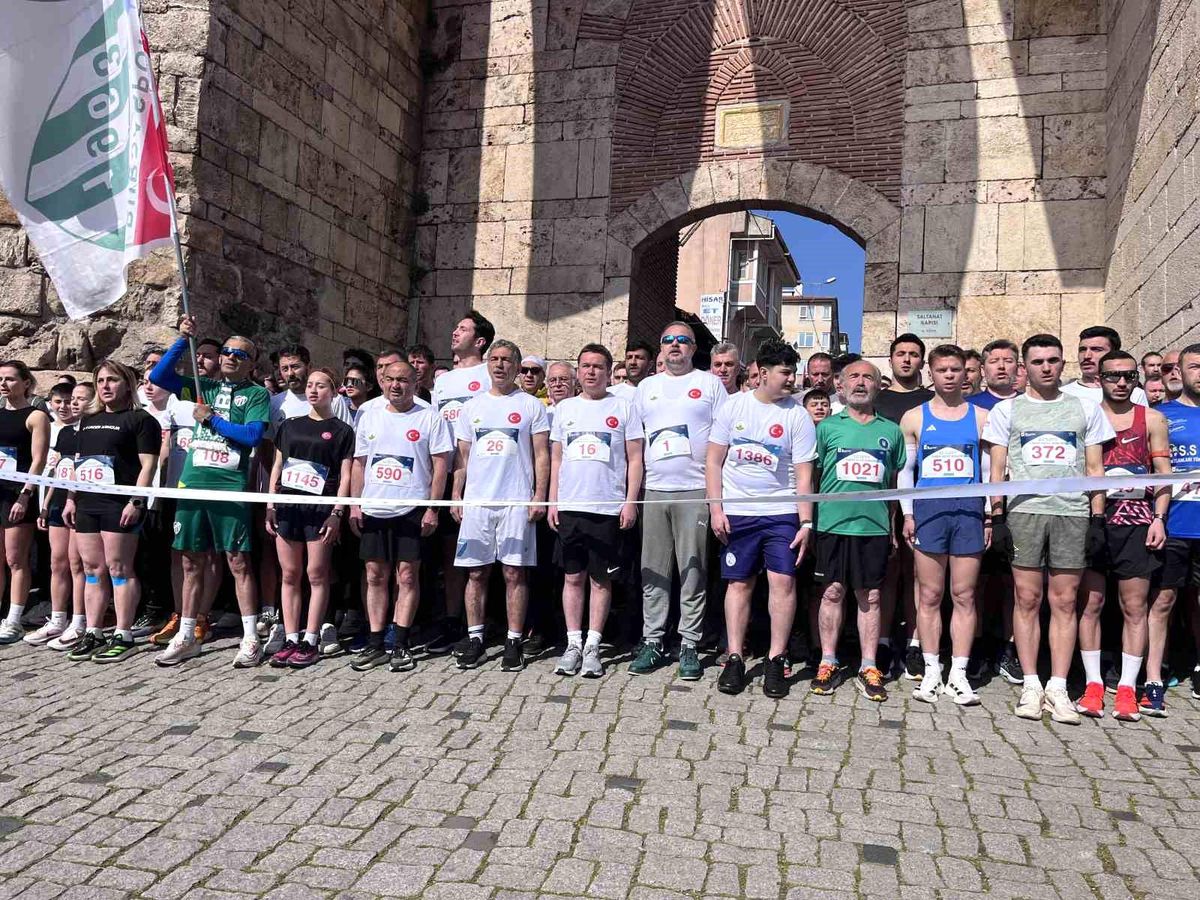 Bursa\'da 18. Uluslararası Osmangazi Tarihi Kent Koşusu gerçekleştirildi