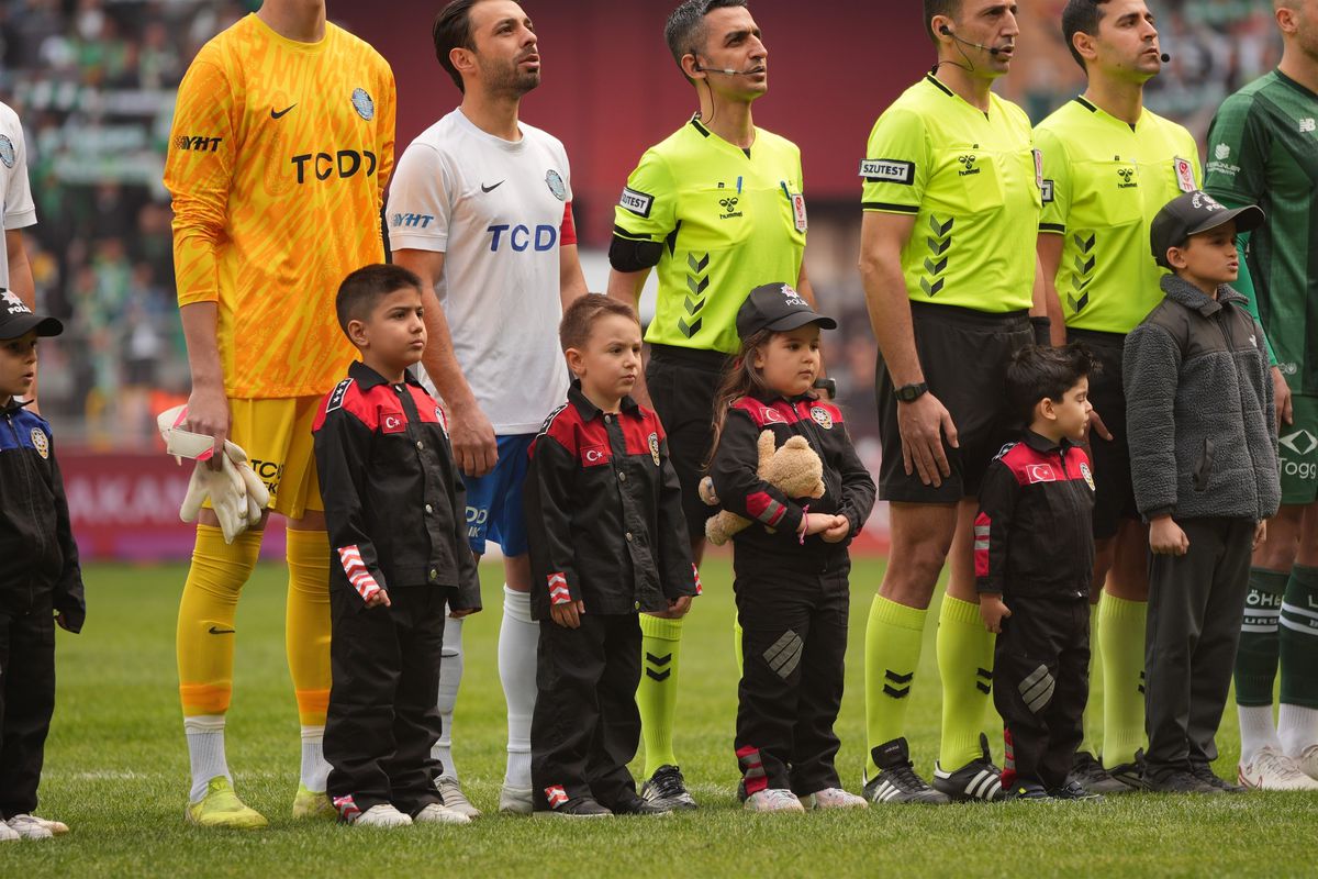 Bursaspor Liderliğini Sürdürdü