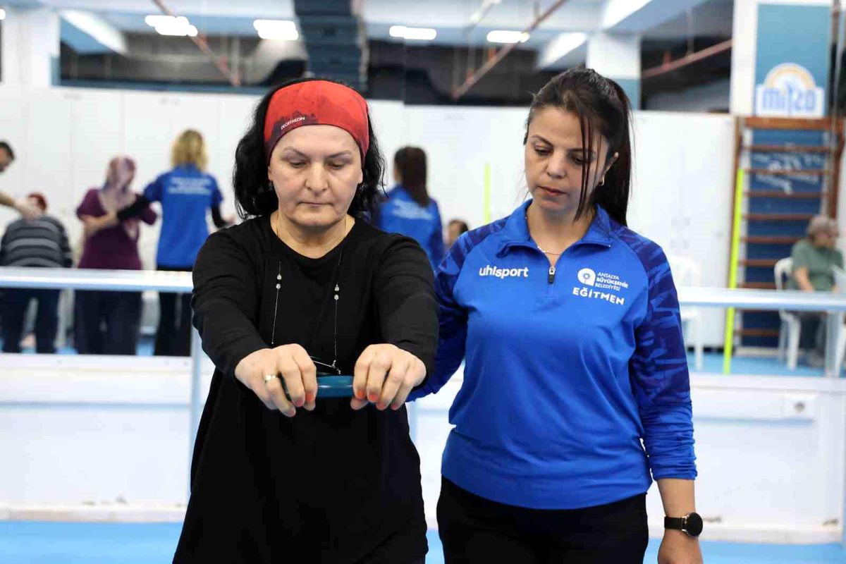 Büyükşehir Belediyesi\'nden Parkinson hastalarına özel eğitim