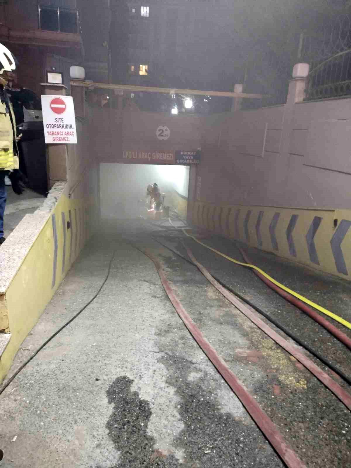 Çekmeköy\'de Elektrikli Araçta Yangın