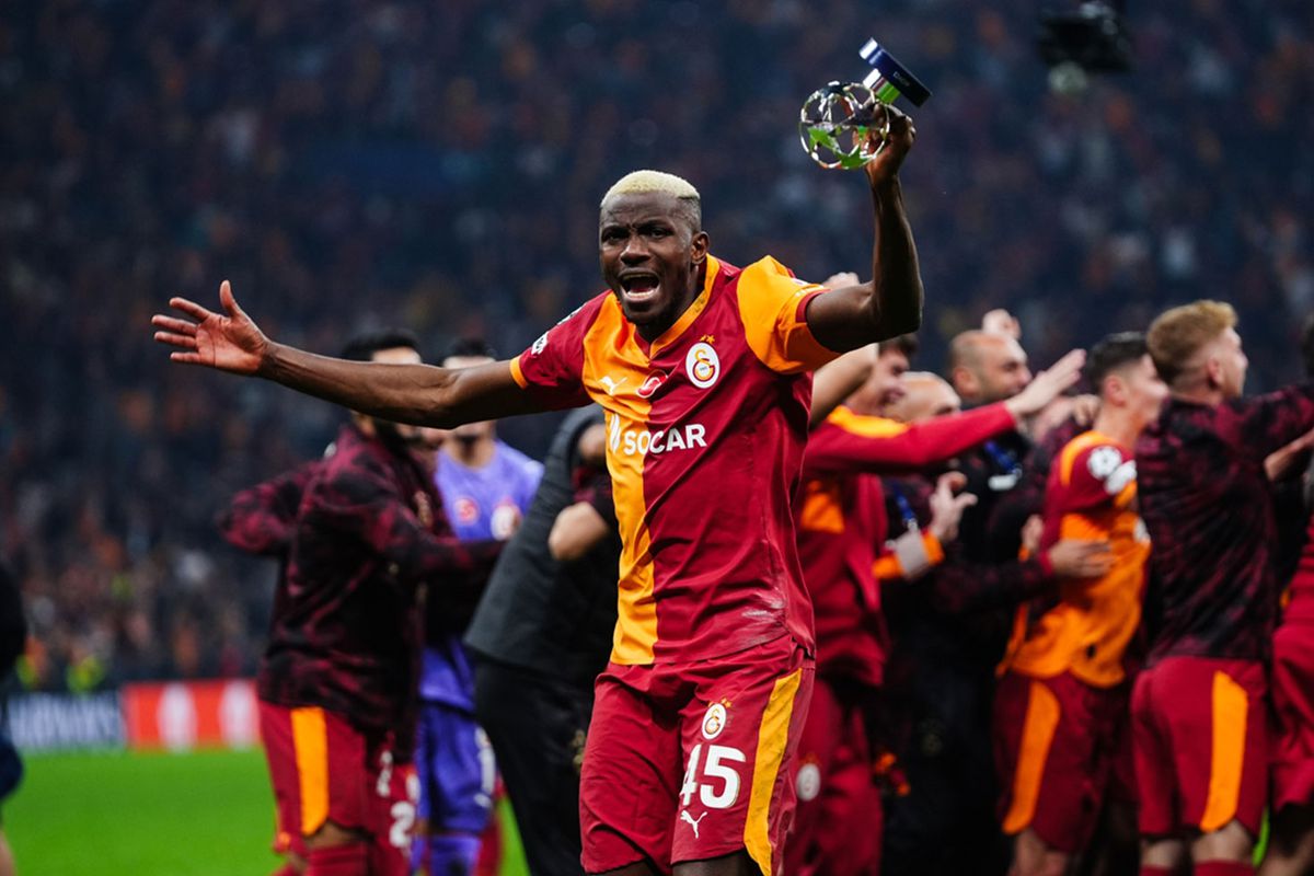 Dünya devi gemileri yaktı! Osimhen\'i alabilmek için 5 yıldız isimle yollarını ayırıyorlar