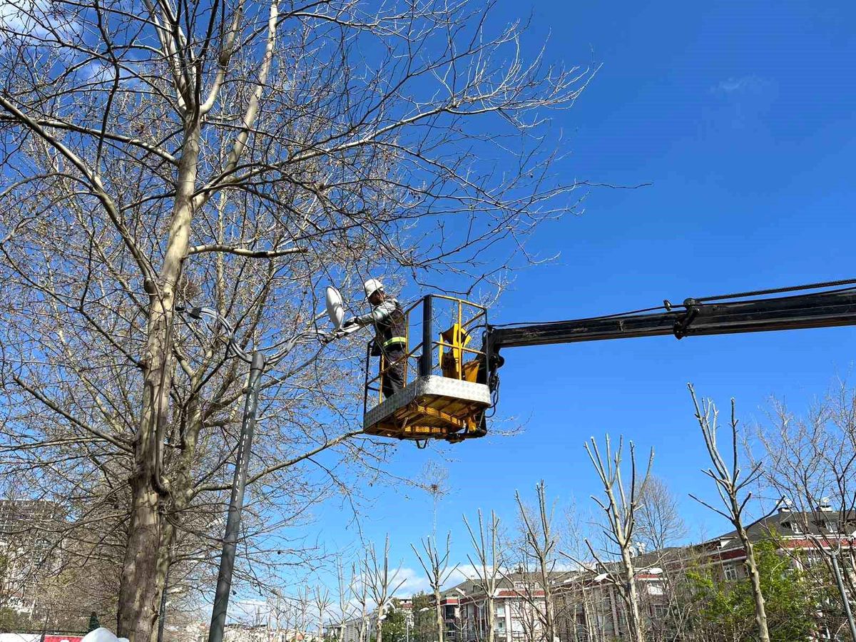 Esenyurt Belediyesi\'nden yeşil alanlara bahar dokunuşu