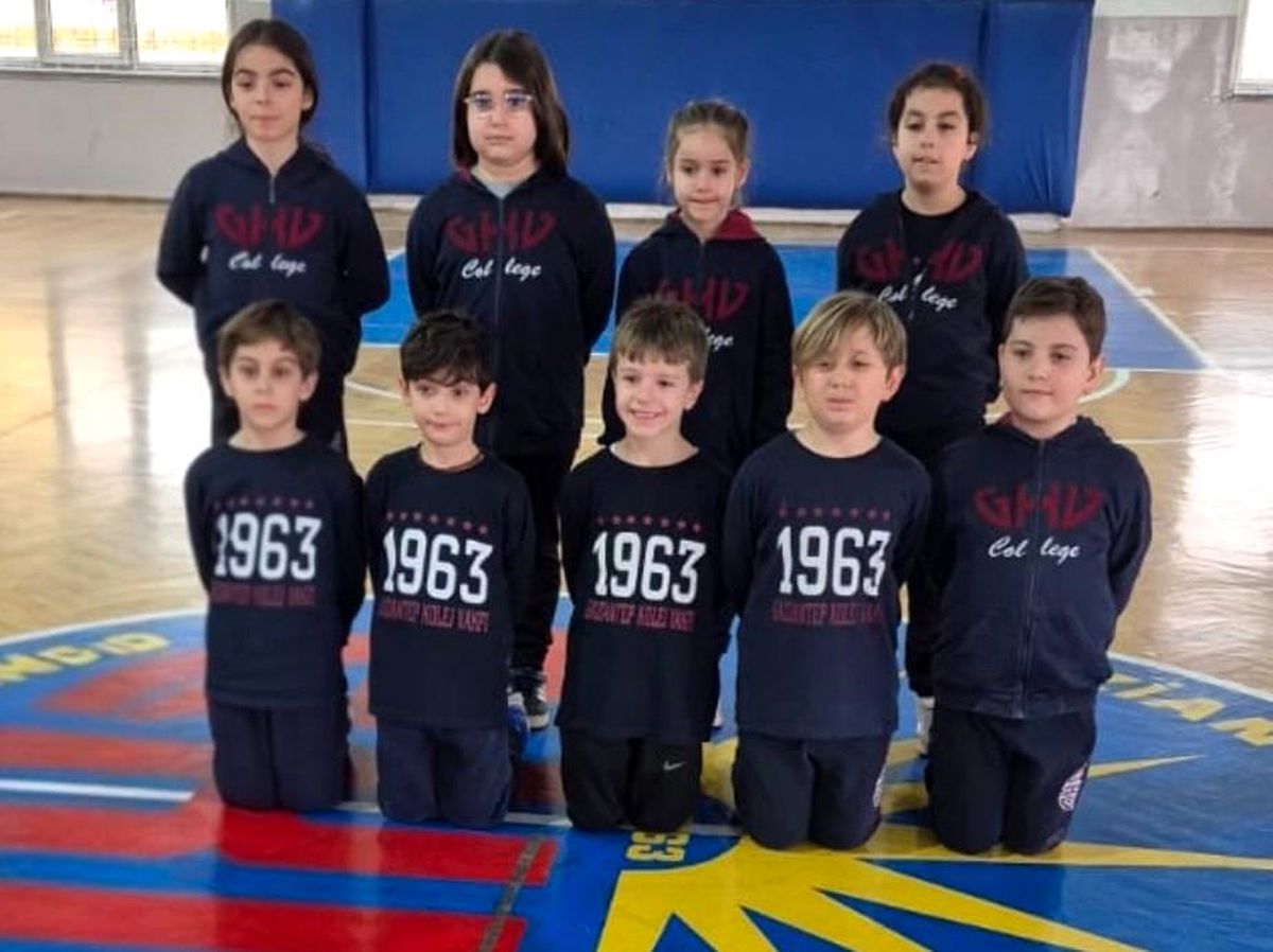 GKV Öğrencileri Yüzme Şampiyonasında Başarı Elde Etti