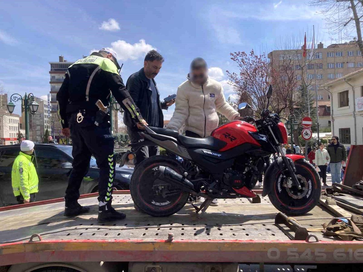 Eskişehir\'de Gürültülü Egzoz Cezası: 16 Bin TL