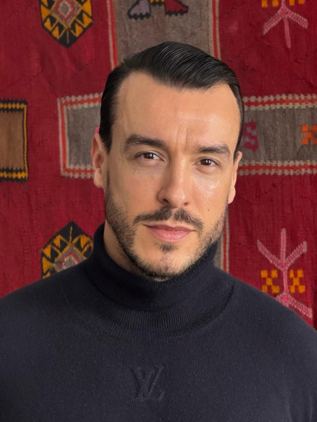 Hakkında yakalama kararı çıkarılan Cem Adrian'dan ilk açıklama