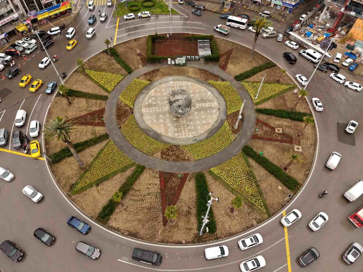 İzmir\'in kalbi çiçek açtı