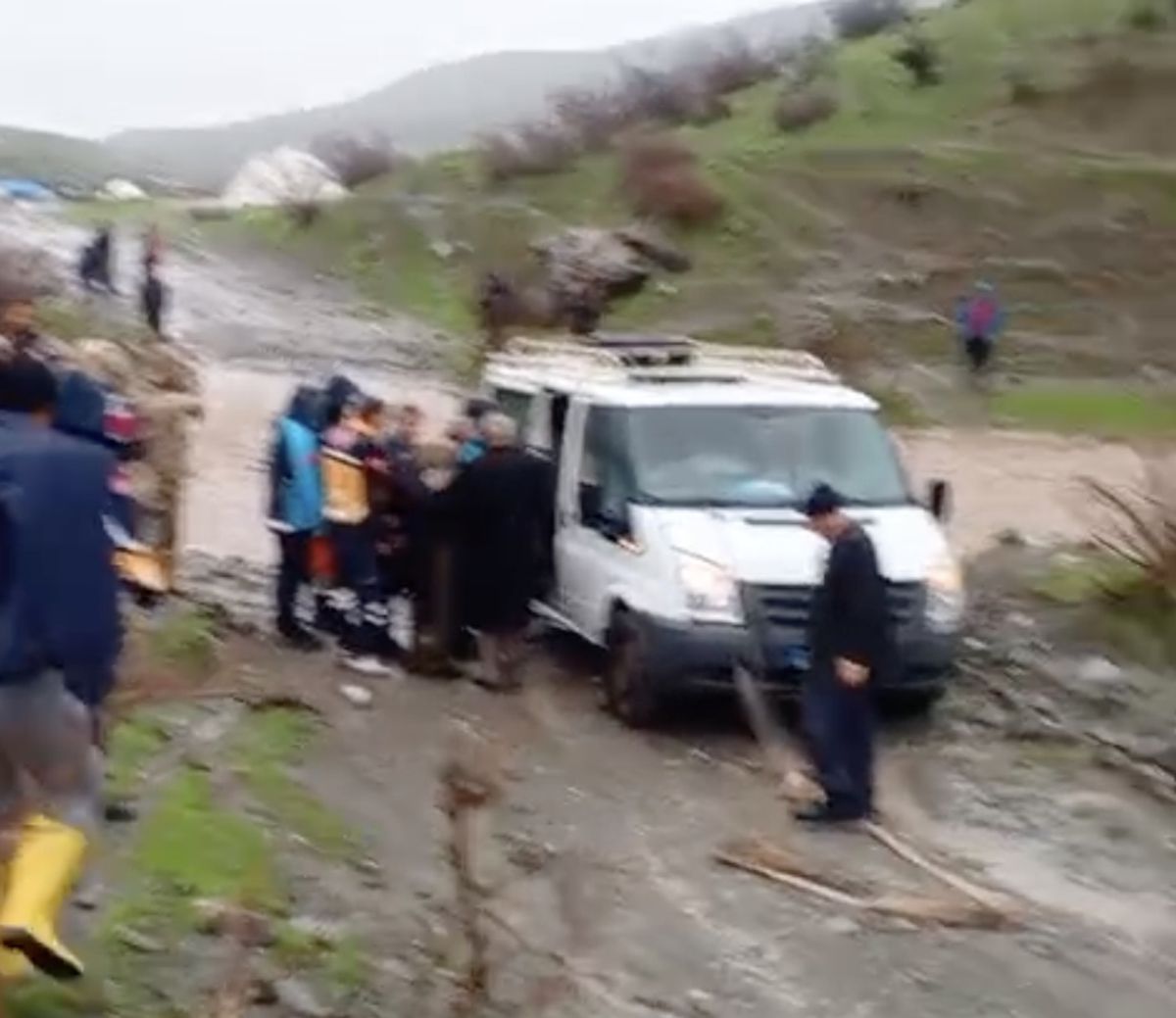 Sağanakta Mahsur Kalan Kadın Hayatını Kaybetti