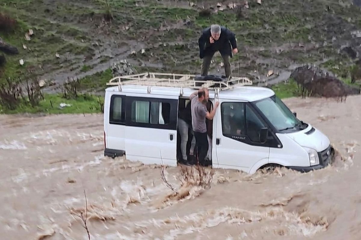 Sel yolu kapattı, kalp krizi geçiren kadın hayatını kaybetti