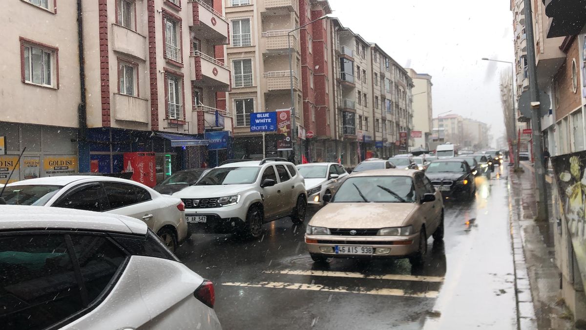 Kars\'ta İran\'a Destek Konvoyu