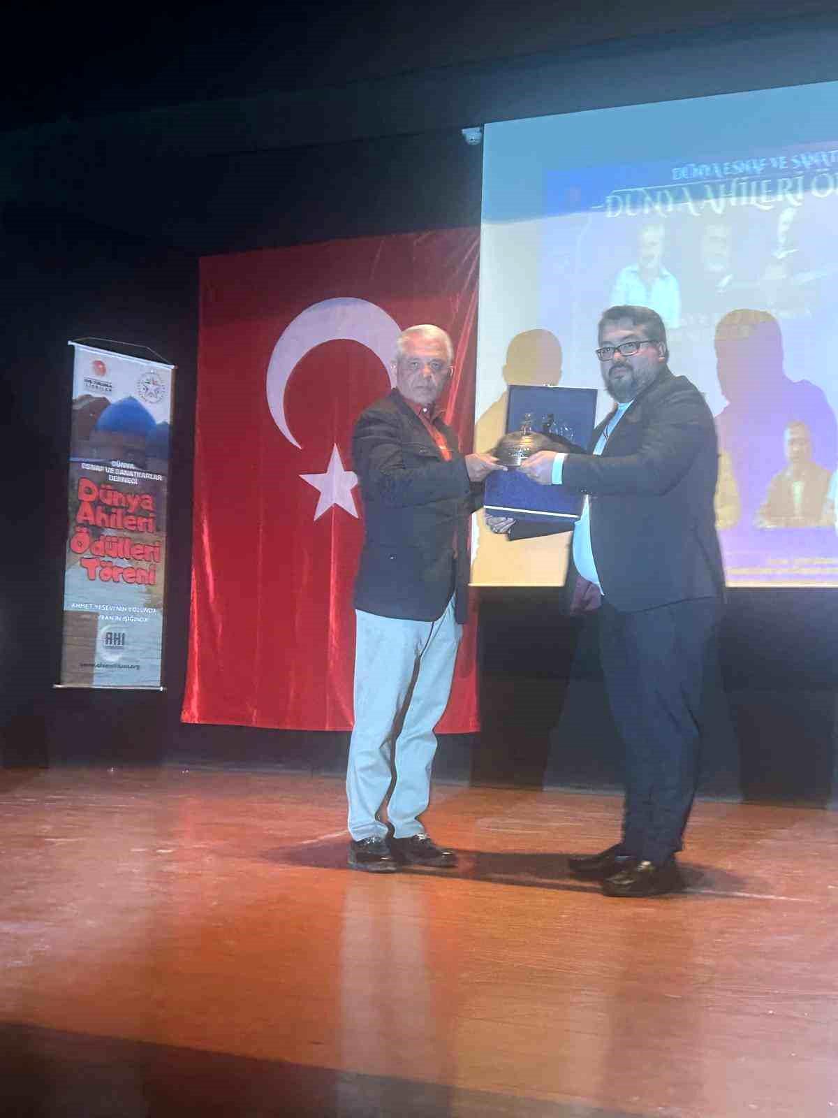 Kasap Halil Usta\'nın sahipleri Bakışgan kardeşlere dünya ahilik ödülü