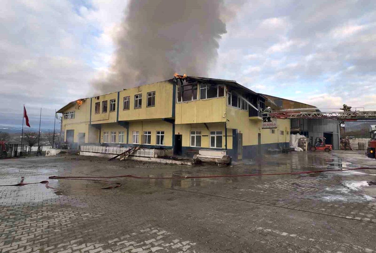 Kastamonu\'daki fabrika yangını kontrol altına alındı