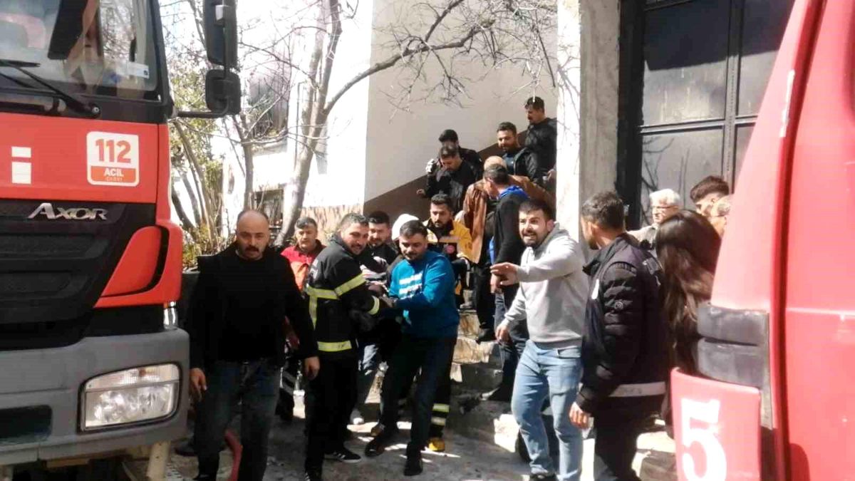 Niksar\'da Ev Yangını Paniği