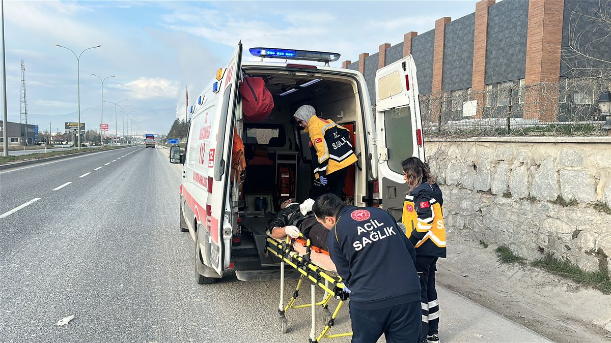 Kütahya\'da Takla Atan Araçta 5 Yaralı