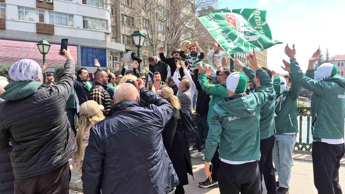 Bursaspor Taraftarından Eskişehir\'e Yoğun İlgi