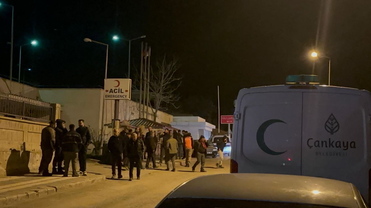 Minibüs Devrildi: 2 Ölü, 10 Yaralı