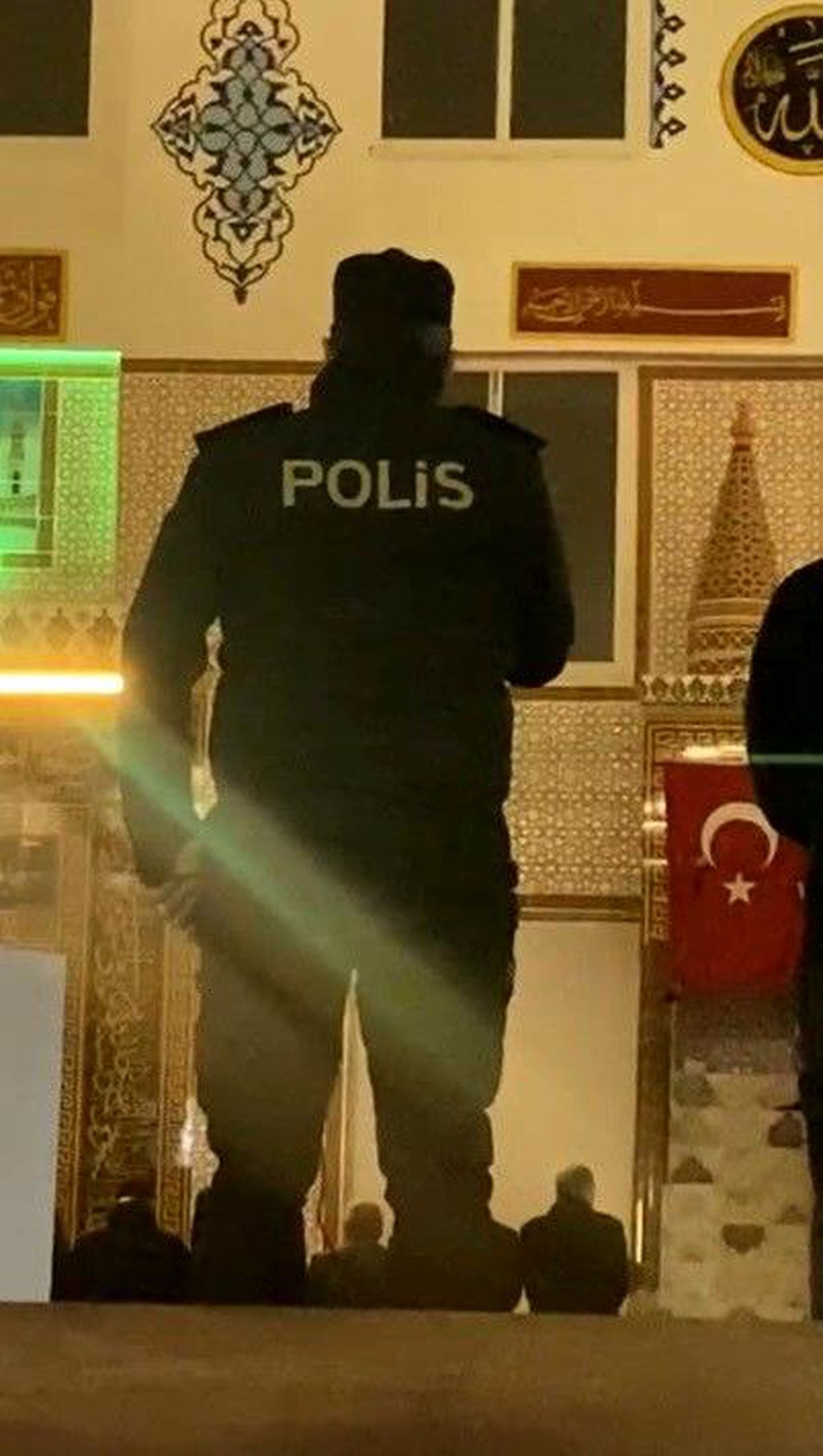 Emniyet Müdürü Camide Müezzinlik Yaptı