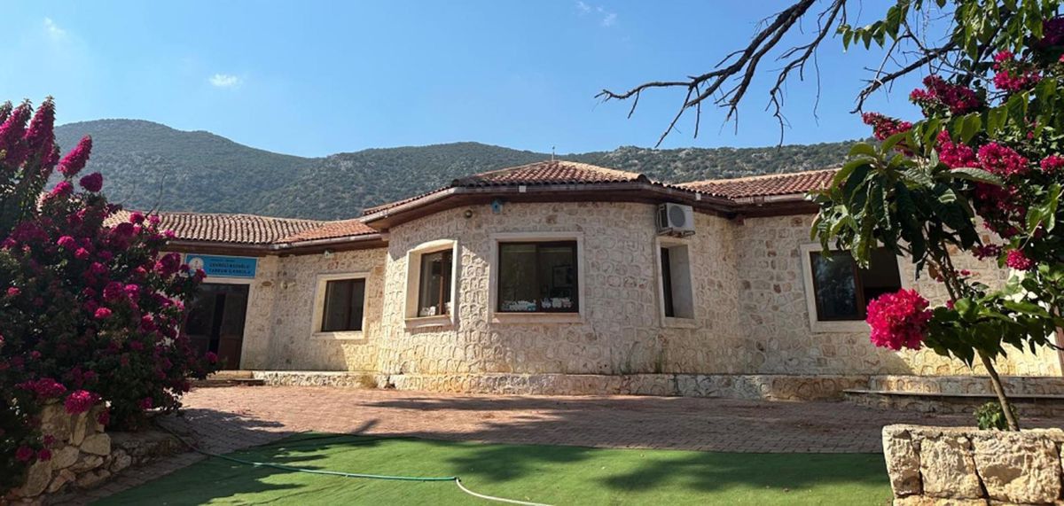 Öğretmen, kızı için tüm sınıfı derslerinde geri bıraktı: Beğenmiyorsan özel okula gönder