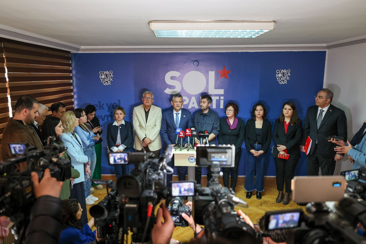 Özgür Özel, SOL Parti\'yi Ziyaret Etti