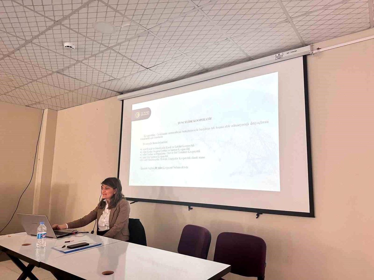 Pülümür\'de kadınlara kooperatifçilik eğitimi verildi