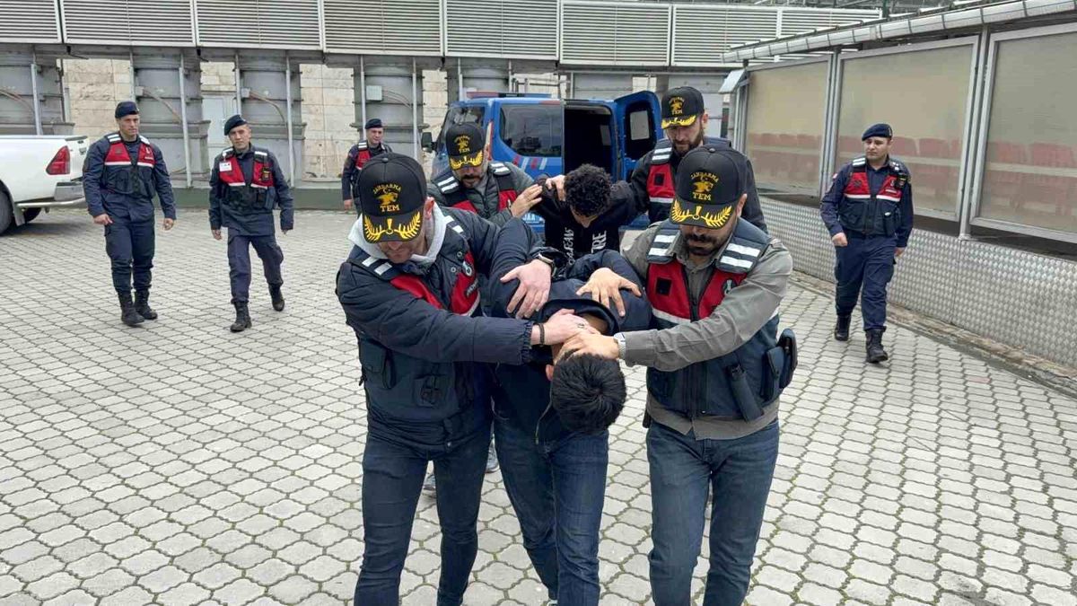 Bafra\'da Terör Propagandası Yapan 2 İşçi Adliyeye Sevk Edildi