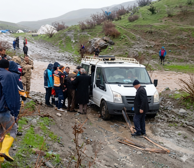 Sel yolu kapattı, kalp krizi geçiren kadın hayatını kaybetti