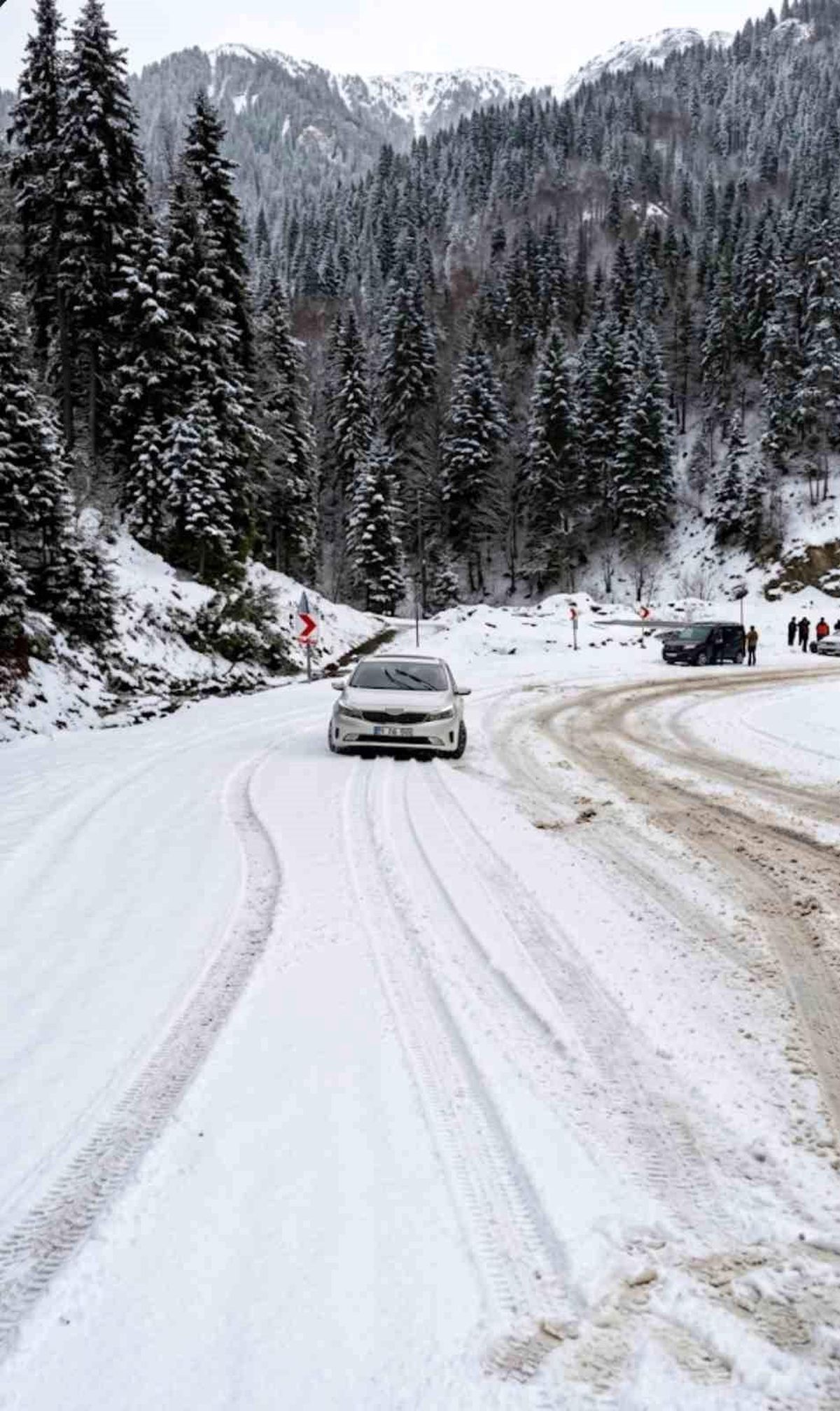 Sinop\'ta Kar Yağışı Sürücüleri Zora Soktu