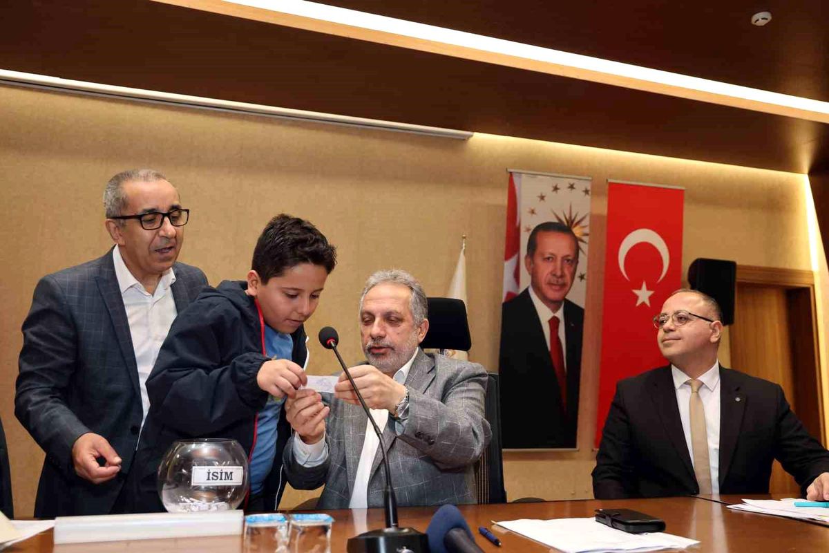 Talas Menekşe Siteleri\'nde kura heyecanı