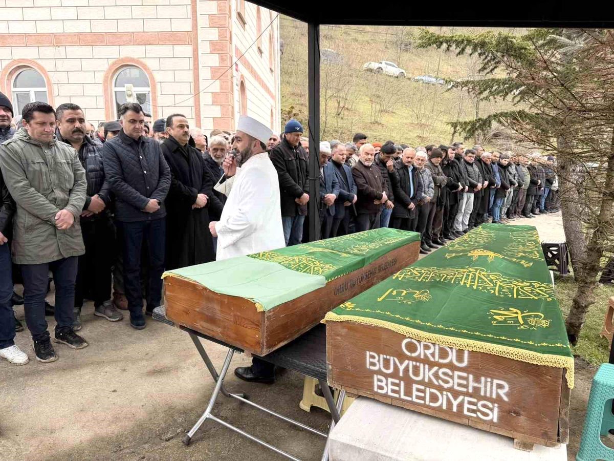 Kabadüz\'de Baba-Kız Kazası: İkisi de Hayatını Kaybetti