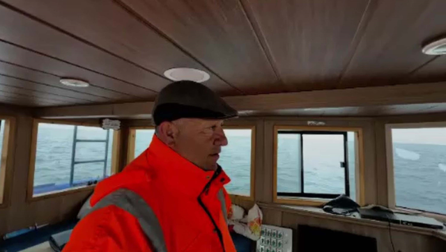 Ege'de hareketli anlar: Türk Sahil Güvenliği kovaladı, Yunan botu kaçtı