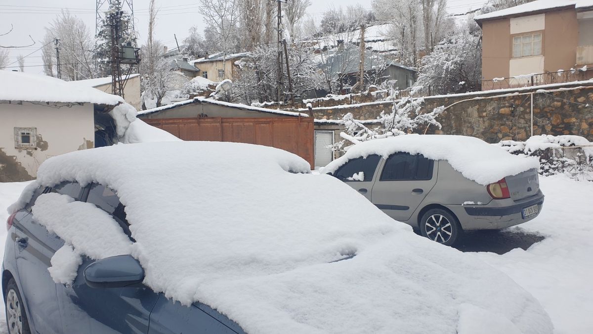 Başkale\'de Kar Yağışı Etkili Oldu