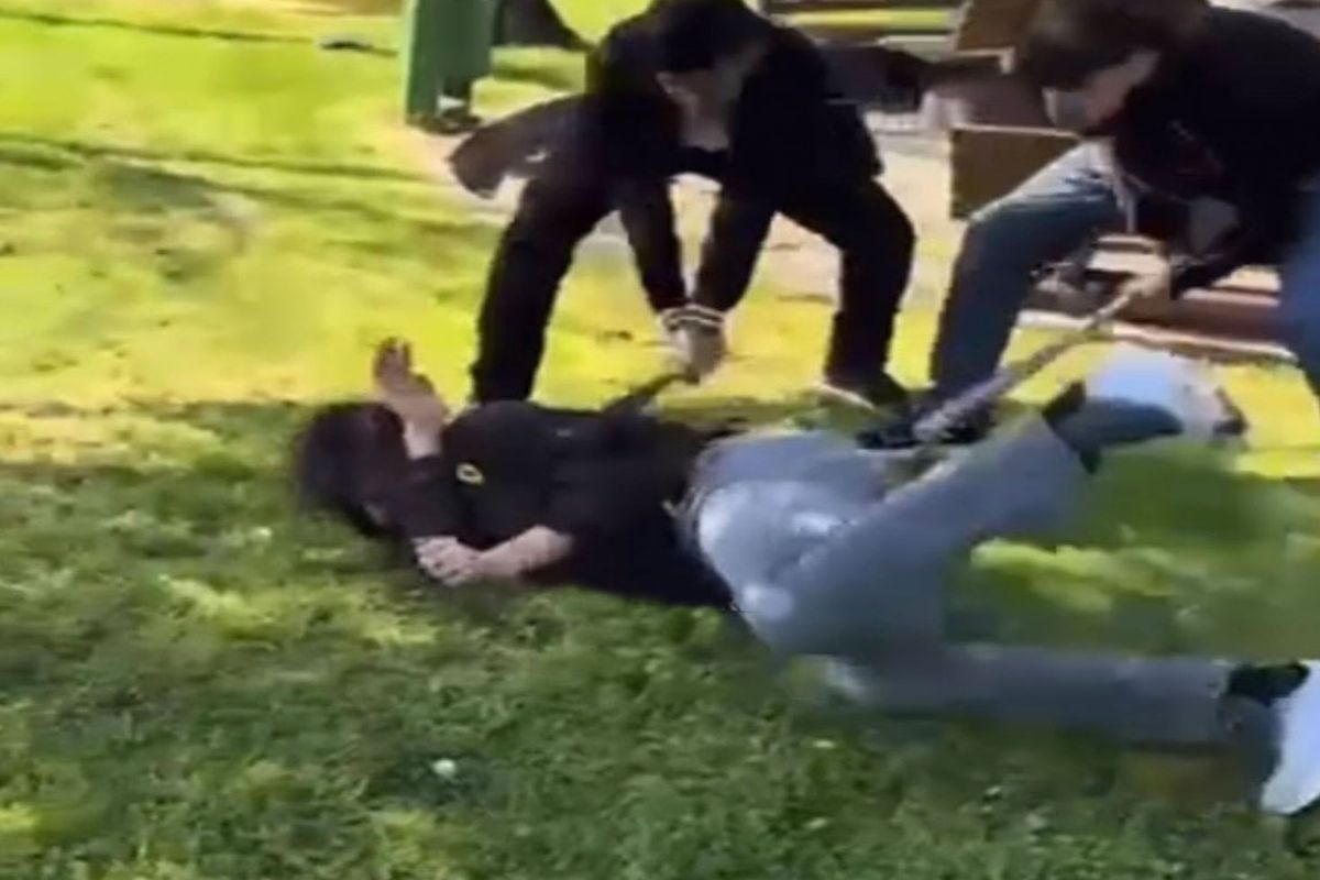 16 yaşındaki çocuk demir sopalarla darbedildi